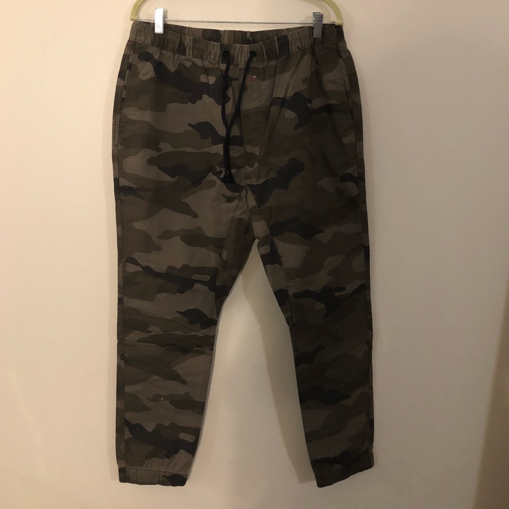 NWOT Men’s H&M Camouflage Jogger